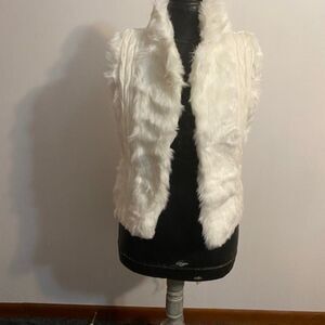 XOXO Faux Fur White vest, Size Medium